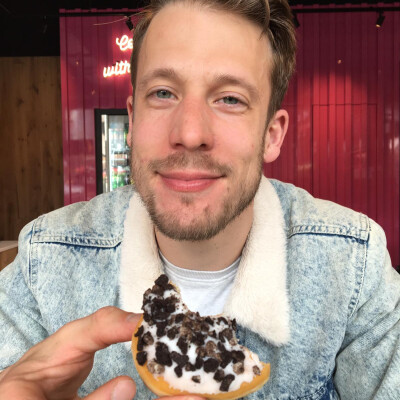Tom zoekt een Kamer / Studio / Appartement / Huurwoning in Amstelveen